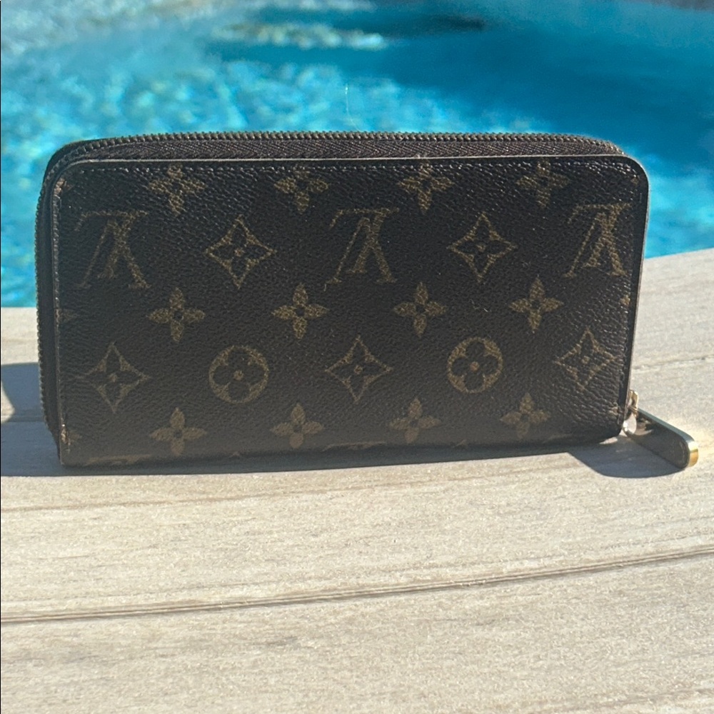Louis Vuitton Zippy Wallet - Picture 4 of 11